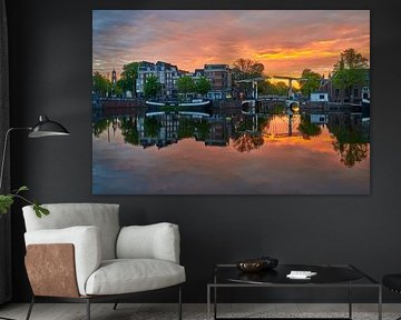 Uitzicht op de Walter Süskindbrug & Amstel river in Amsterdam,  van Amsterdam.Photos