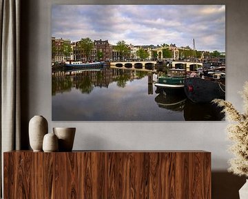 Uitzicht op de Magere Brug, Amstel in Amsterdam, 2020 - 3 van Amsterdam.Photos