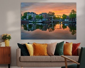 Blick auf die Walter-Süskind-Brücke & Fluss Amstel in Amsterdam, von Amsterdam.Photos