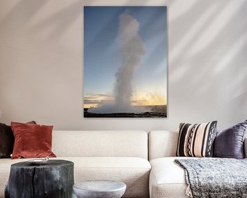 Geyser jaillissant en Islande