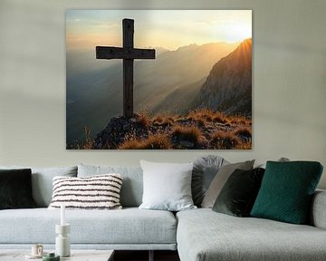 Croix du sommet au lever du soleil