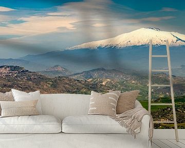 Sicilië, zicht op de Etna in het voorjaar