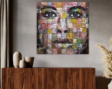 Portrait d'une femme aux couleurs douces, chaudes et rétro avec du marron et du rose