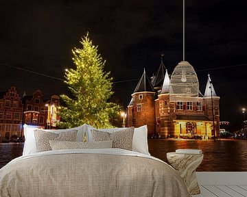 Amsterdam Waag op de Nieuwmarkt met een kerstboom