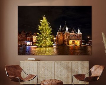 Amsterdam Waag auf dem Nieuwmarkt mit einem Weihnachtsbaum von Sjoerd van der Wal Fotografie
