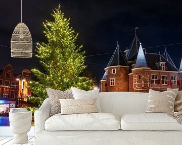 Amsterdam Waag op de Nieuwmarkt met een kerstboom
