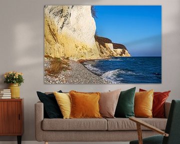 Krijtrotsen in de herfst aan de kust van de Oostzee op het eiland R van Rico Ködder