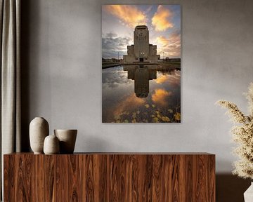 Radio Kootwijk in Vuur en Reflectie – Symmetrie bij Zonsondergang