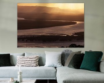 Zonsondergang over de delta van de Endeavour River, Cooktown, Australië. van Jiri Viehmann