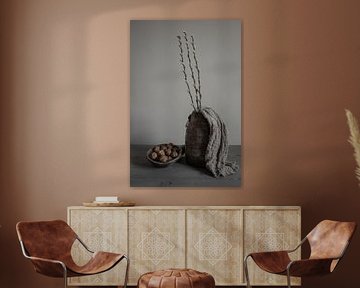 Nature morte rurale avec chatons de saule et noix sur Mayra Fotografie