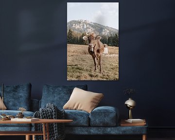 Douce vache de l'Allgäu avec vue sur le Grünten sur Leo Schindzielorz