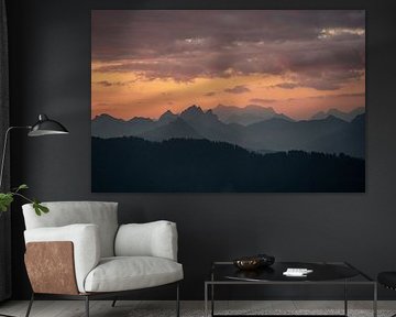 Lever de soleil sur le Grünten avec vue sur la Zugspitze sur Leo Schindzielorz