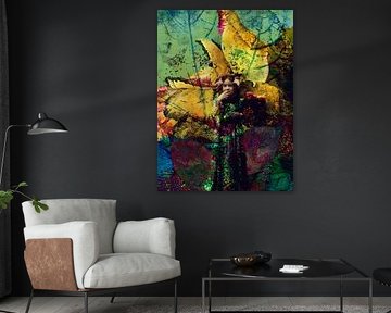 Flora poseert tussen bladeren en bloemen van A perfect day studio