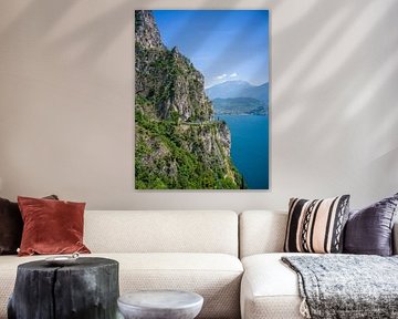 Gardameer - Ponale weg bij Riva del Garda van t.ART