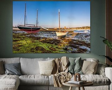 Zeilboten bij eb in de haven van Camaret-sur-Mer, Bretagne van Christian Müringer