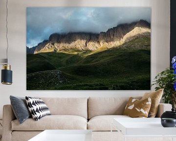 Bergtoppen in de wolken