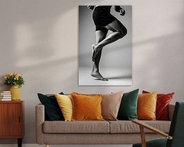 Image monochrome des jambes d'un homme en train de courir