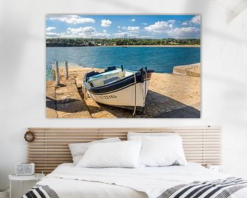 Traditionele Bretonse houten boot in de kleine haven van Le Fret, Bretagne van Christian Müringer