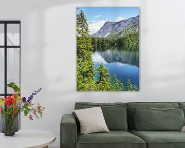 Majestic rock formations tower impressively into the sky: the Three Peaks present themselves in perfect light, surrounded by rugged peaks, alpine paths and barren high mountain landscape.