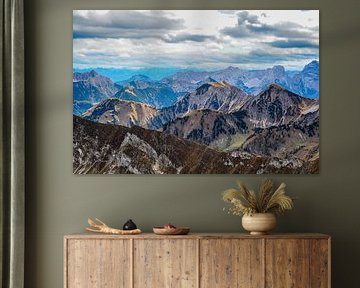 Impressionnante photo de montagne du Kotzen à Hinterriß - un paysage alpin puissant, marqué par la roche, la forêt et l'atmosphère claire du Karwendel. Parfait pour tous ceux qui aiment la nature authentique de la montagne.