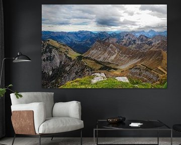 Impressionnante photo de montagne du Kotzen à Hinterriß - un paysage alpin puissant, marqué par la roche, la forêt et l'atmosphère claire du Karwendel. Parfait pour tous ceux qui aiment la nature authentique de la montagne.