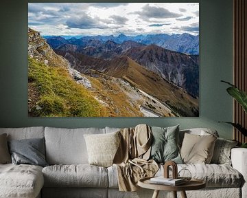 Impressionnante photo de montagne du Kotzen à Hinterriß - un paysage alpin puissant, marqué par la roche, la forêt et l'atmosphère claire du Karwendel. Parfait pour tous ceux qui aiment la nature authentique de la montagne.