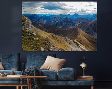 Beeindruckendes Bergfoto vom Kotzen in Hinterriß – eine kraftvolle Alpenlandschaft, geprägt von Fels, Wald und klarer Karwendel-Atmosphäre. Perfekt für alle, die authentische Bergnatur lieben. von Miriam Schwarzfischer Fotografie