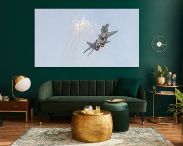 Slovak Mikoyan-Gurevich MiG-29AS uses flares.