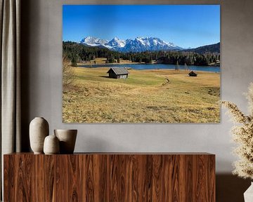 Frühlingszauber am Geroldsee – zarte Krokusblüten, ruhiges Wasser und beeindruckende Bergkulisse. Ein romantisches Alpenmotiv voller Farbe und Ruhe. von Miriam Schwarzfischer Fotografie