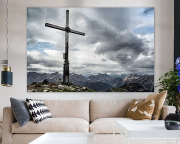 Spectaculaire paysage alpin suisse avec glacier - des montagnes puissantes, une glace éclatante et une atmosphère de haute montagne impressionnante. Un motif fort pour les vrais amoureux des Alpes.