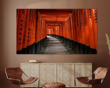 De Duizend Torii: Een Eindeloze Gang van Rood