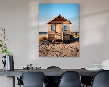 Cabane de plage dans la lumière chaude du matin