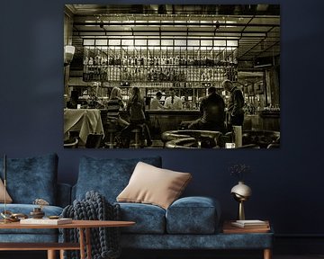 Menschen in einer Bar in Berlin