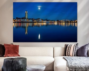 Deventer, Skyline @ blue hour van Martin Podt