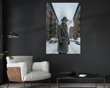 Man met pistool in besneeuwde straat van Markus Gann