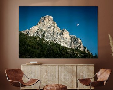 Dolomiten mit Fallschirmjäger