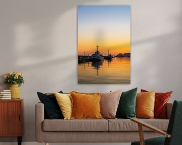 Sonnenuntergang und Fischerboote im Hafen der Stadt Sassnitz auf von Rico Ködder