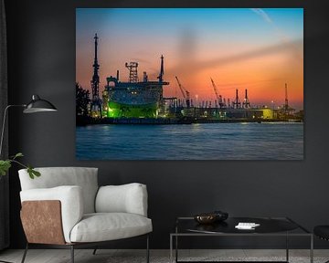 Hamburg - Dock Elbe 17  im Abendlicht von Sabine Wagner