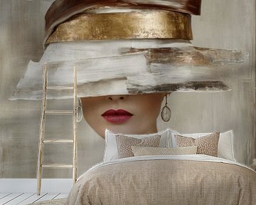 Elegante vrouw met abstracte hoed