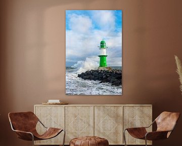 Molenturm an der Ostseeküste in Warnemünde an einem stürmisch