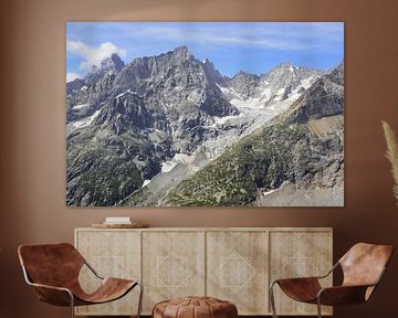 The TMB around Mont Blanc: a spectacular long-distance hiking trail through France, Italy and Switzerland - full of glaciers, peaks, Alpine meadows and magnificent mountain moments. by Miriam Schwarzfischer Fotografie