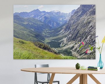 The TMB around Mont Blanc: a spectacular long-distance hiking trail through France, Italy and Switzerland - full of glaciers, peaks, Alpine meadows and magnificent mountain moments. by Miriam Schwarzfischer Fotografie