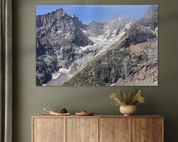 The TMB around Mont Blanc: a spectacular long-distance hiking trail through France, Italy and Switzerland - full of glaciers, peaks, Alpine meadows and magnificent mountain moments. by Miriam Schwarzfischer Fotografie