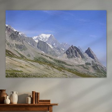 Mont Blanc: A spectacular long-distance hiking trail through France, Italy and Switzerland - full of glaciers, peaks, Alpine meadows and magnificent mountain moments.