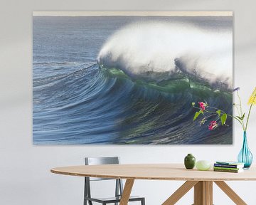 Perfect wave with turquoise coloured sea water. Byron Bay, Australia. by Jiri Viehmann