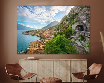 Limone sul Garda Dorf und Cliffside Tunnel Road, Gardasee von Stefano Orazzini