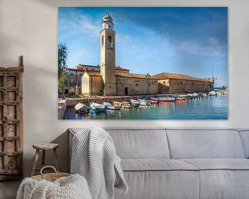 Lazise haven, klokkentoren en boten aan het Gardameer van Stefano Orazzini