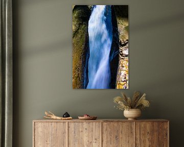 Fließende Kraft: Wasserfall von Daisy Renders