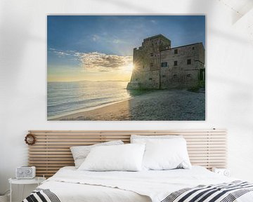 Torre Mozza strand en oud gebouw aan zee, Toscane van Stefano Orazzini