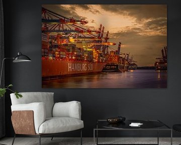 Between steel and sunfire - harbour poetry by Sabine Wagner